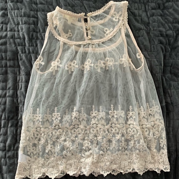 Sheer Sleeveless Blouse - Picture 5 of 5